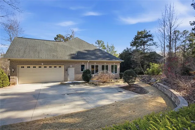 $675,000 | 510 Heron Cove Circle, Seneca, SC 29672