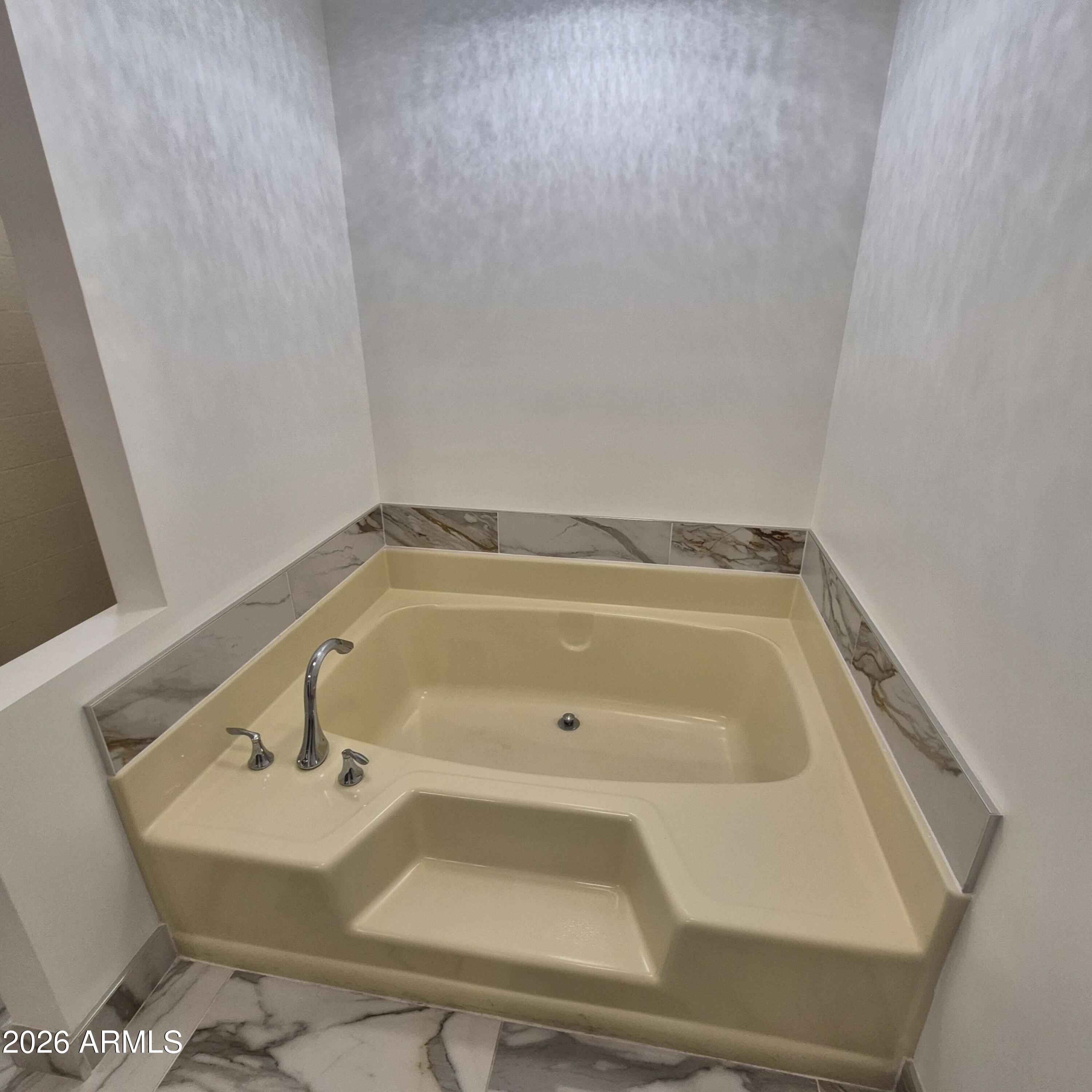 245 South 56th Street, Unit 75 Mesa, AZ 85206 - Photo 38 of 50 Master Tub