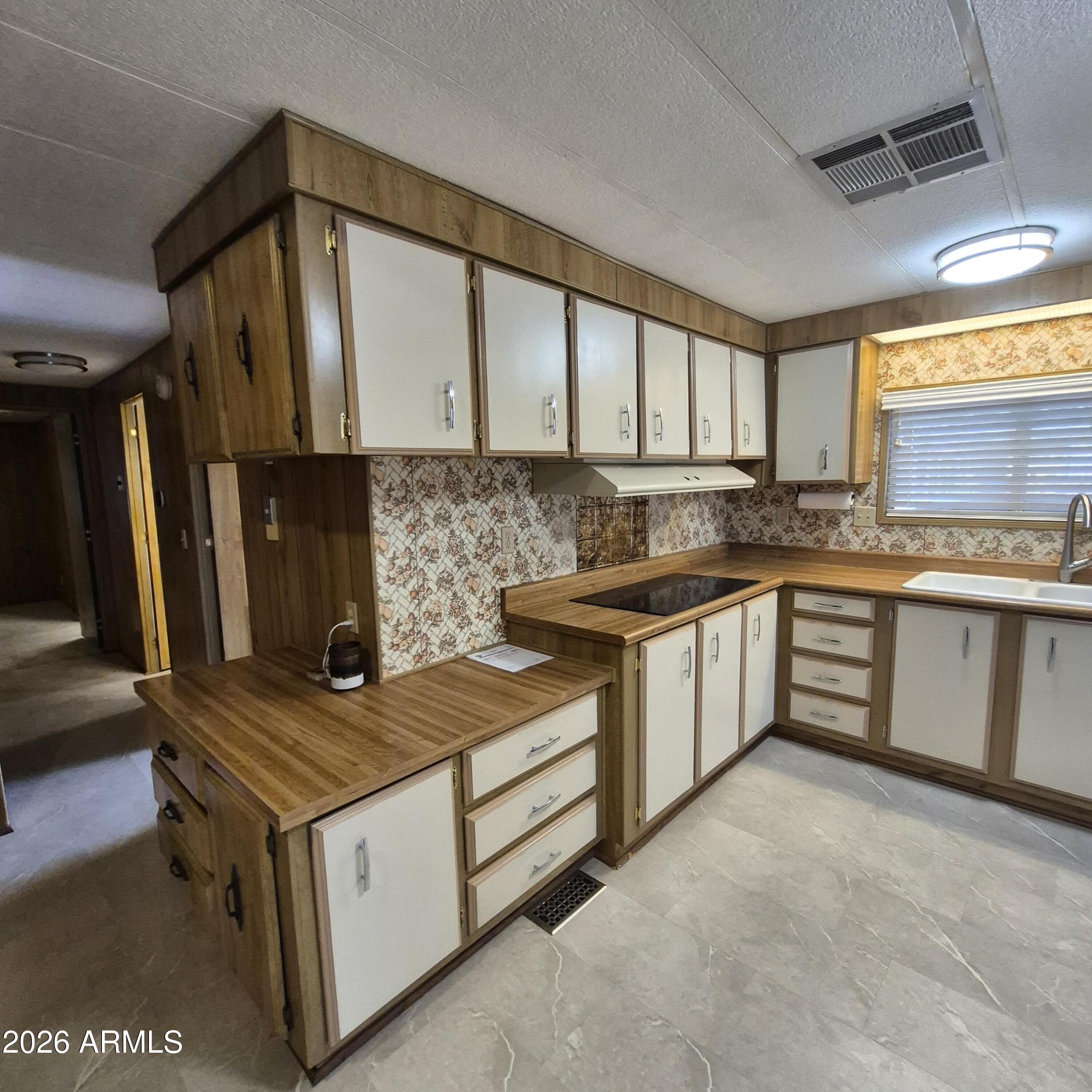245 South 56th Street, Unit 75 Mesa, AZ 85206 - Photo 5 of 50 Kitchen 2