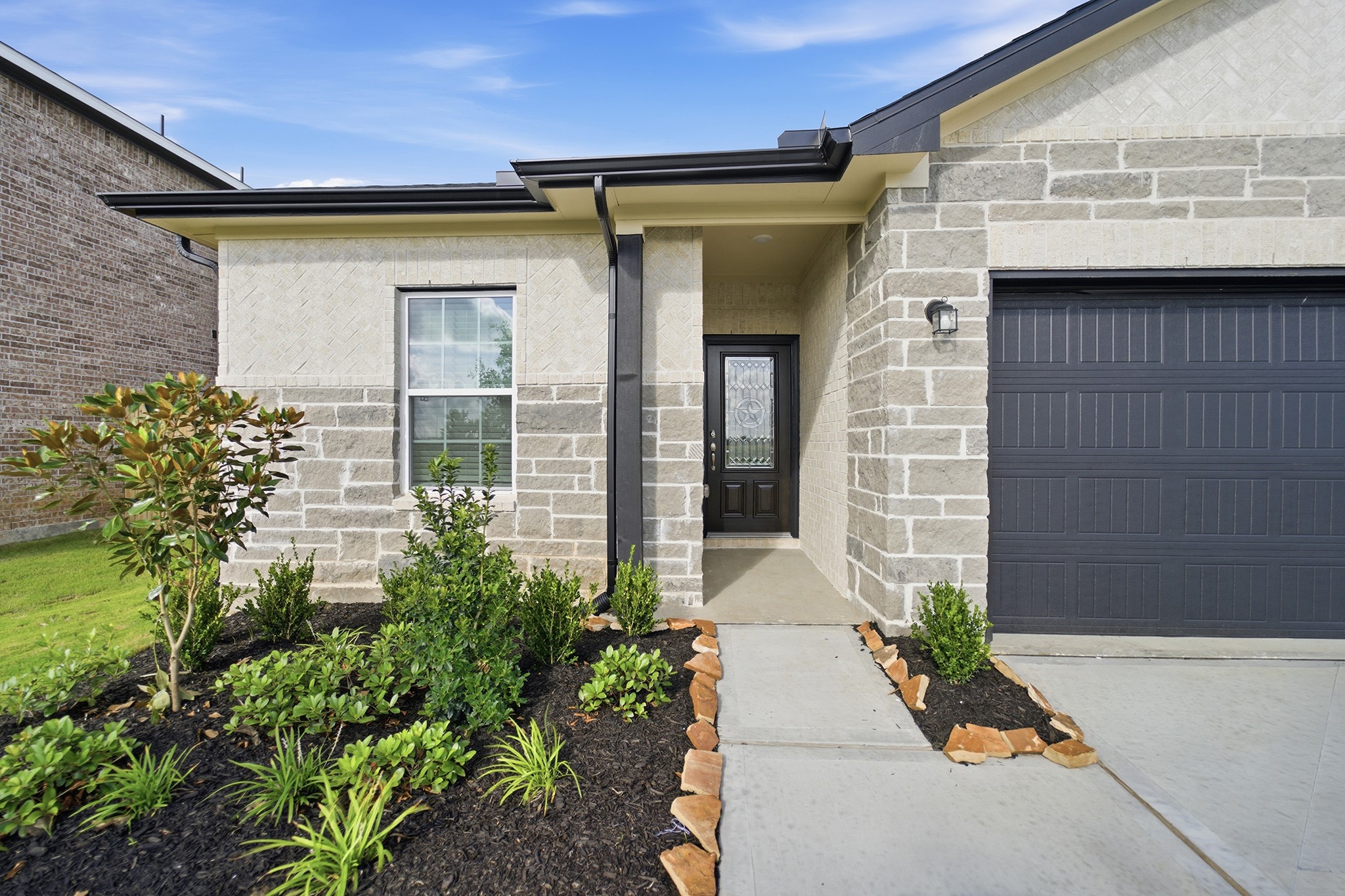 8019 Jasper Mdws Way Angleton, TX 77515 - Photo 4 of 27