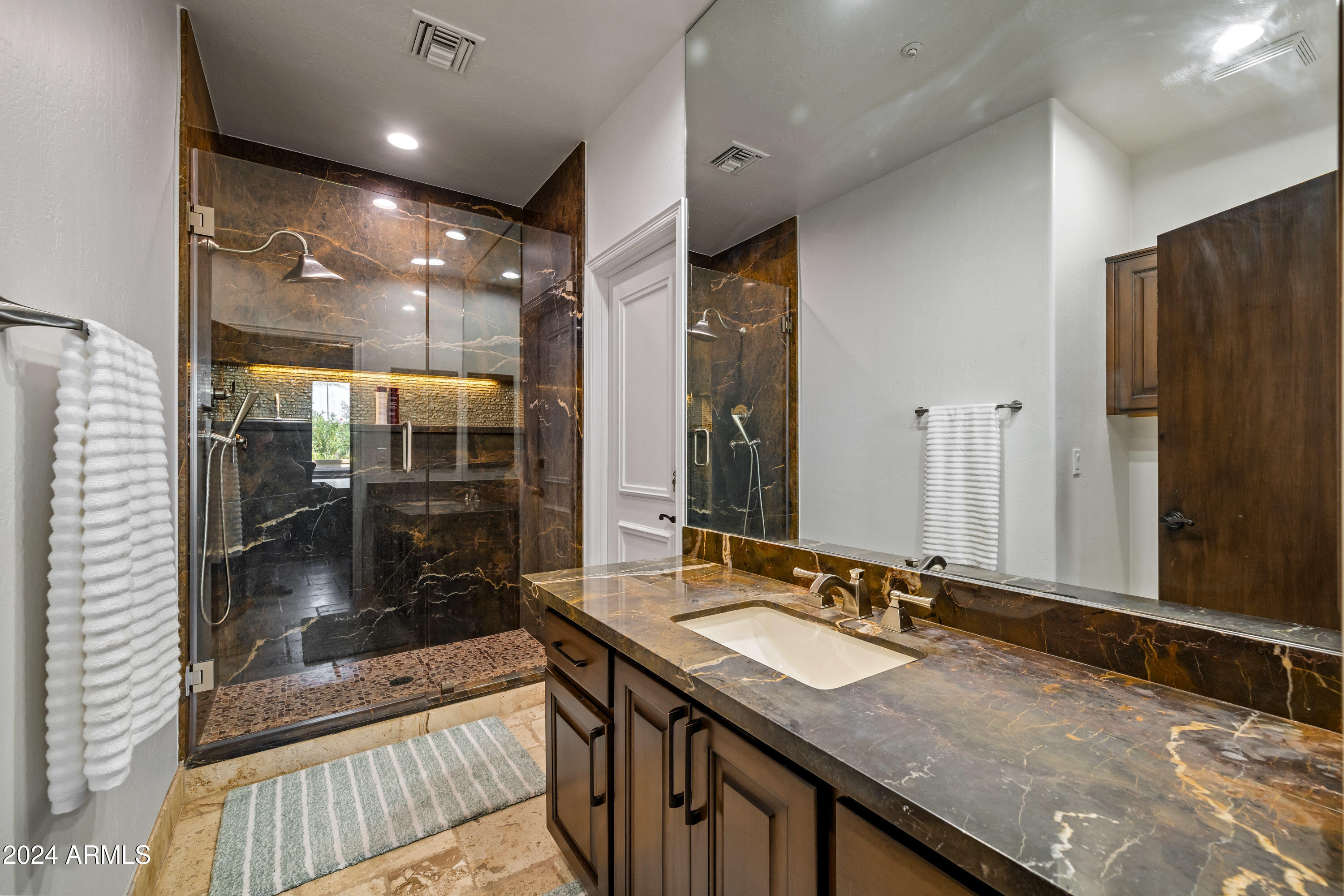 7323 East Gainey Ranch Road, Unit 4 Scottsdale, AZ 85258 - Photo 28 of 67 Full Bath on Main Level