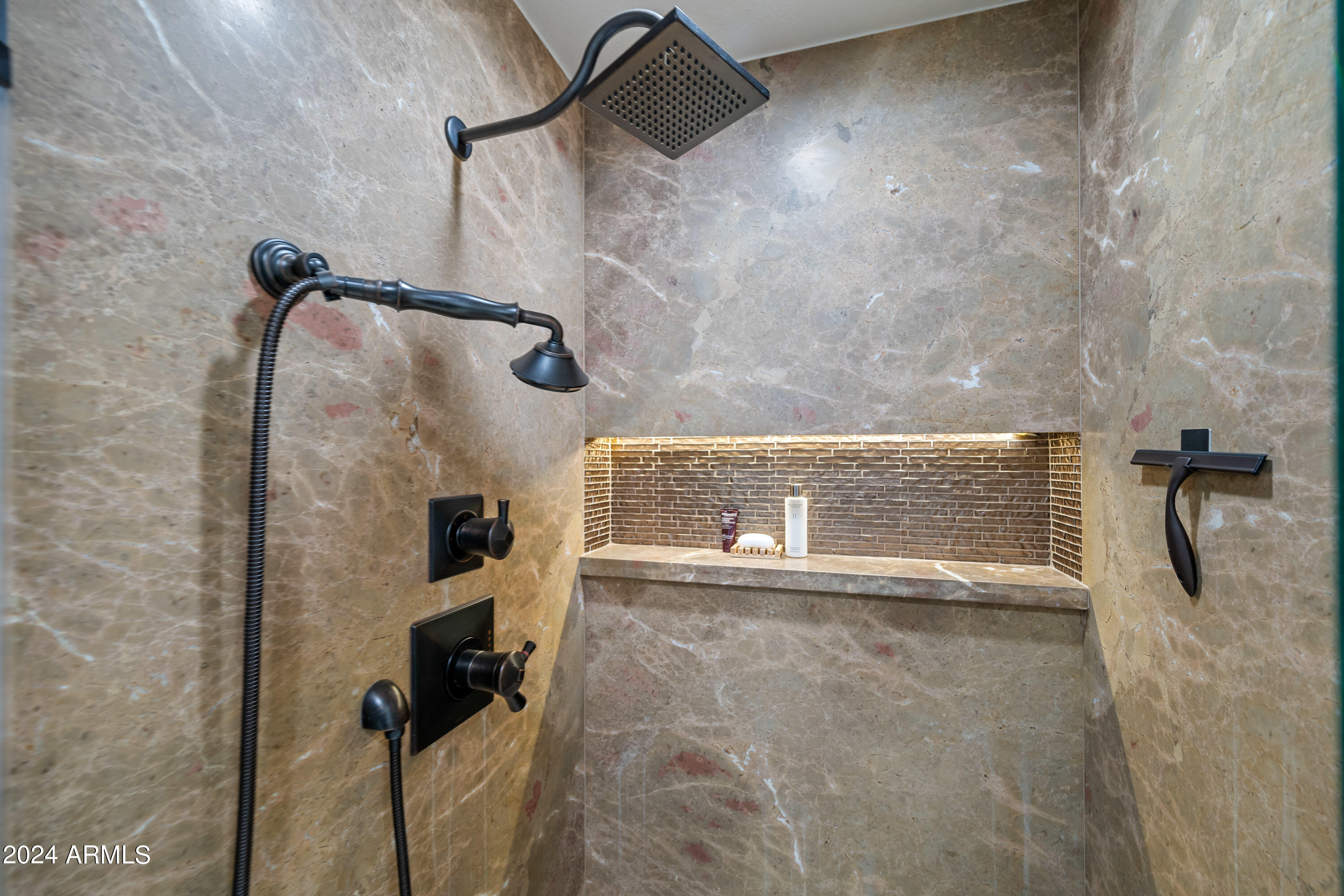 7323 East Gainey Ranch Road, Unit 4 Scottsdale, AZ 85258 - Photo 45 of 67 Jack & Jill Bathroom Upstairs