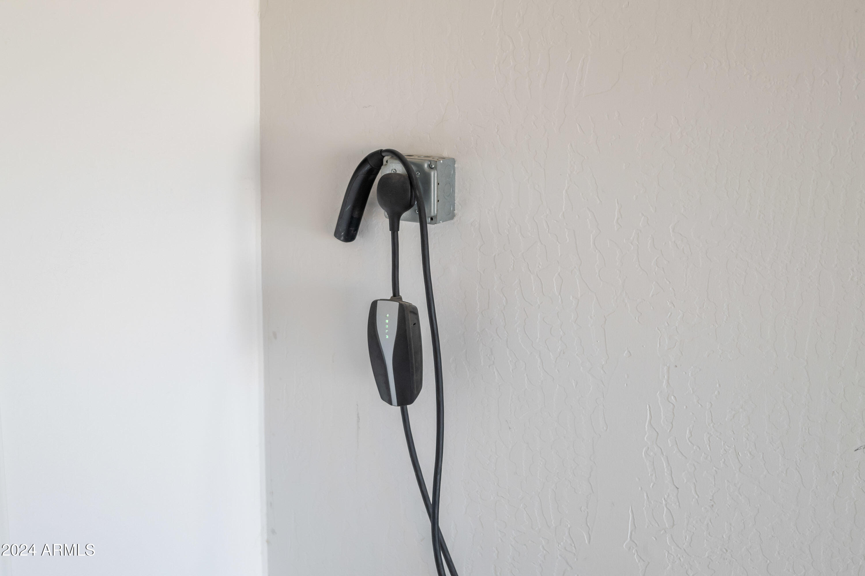 7323 East Gainey Ranch Road, Unit 4 Scottsdale, AZ 85258 - Photo 55 of 67 Electric Gar Charging