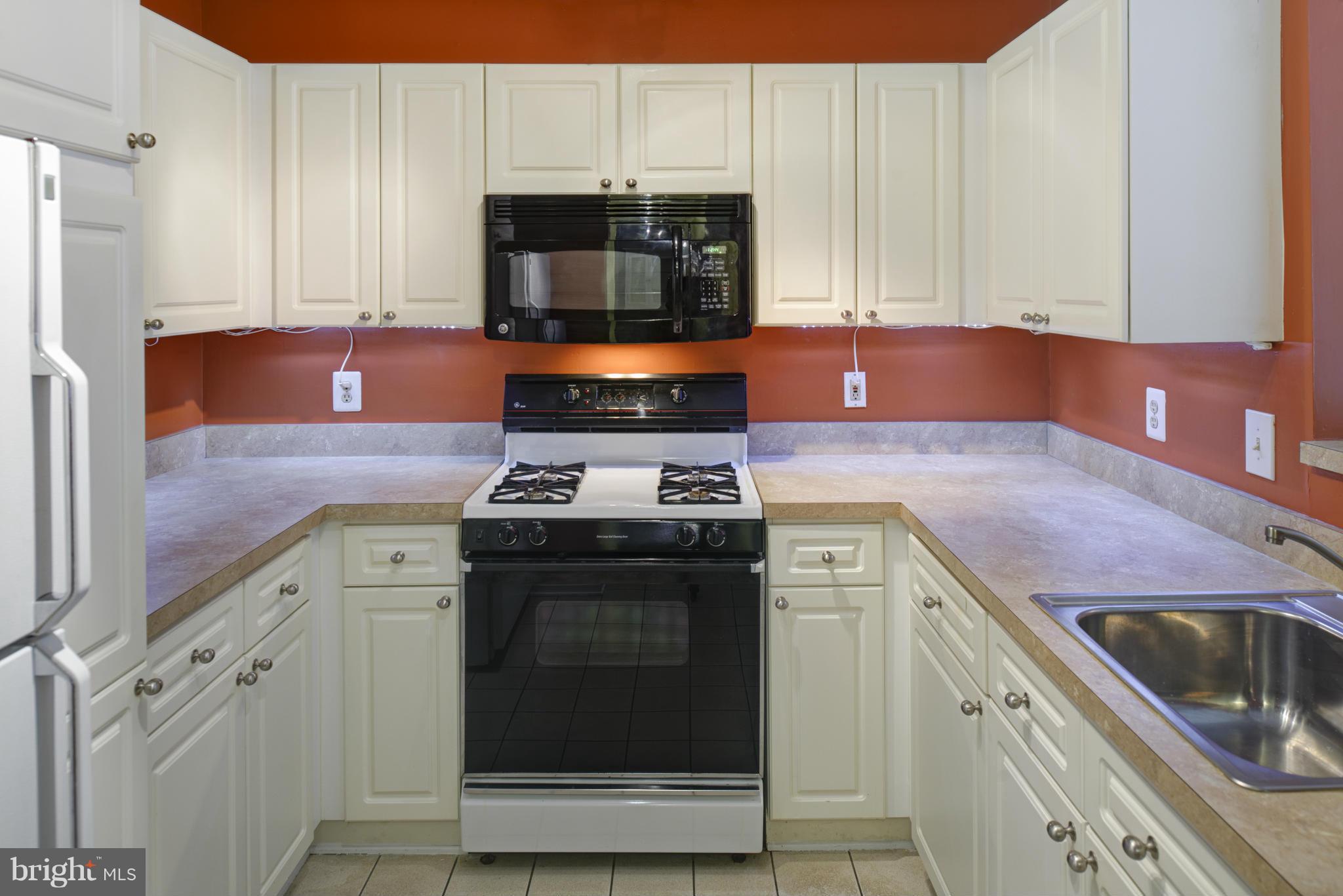 5575 Seminary Road, Unit 103 Falls Church, VA 22041 - Photo 4 of 22 Kitchen 2