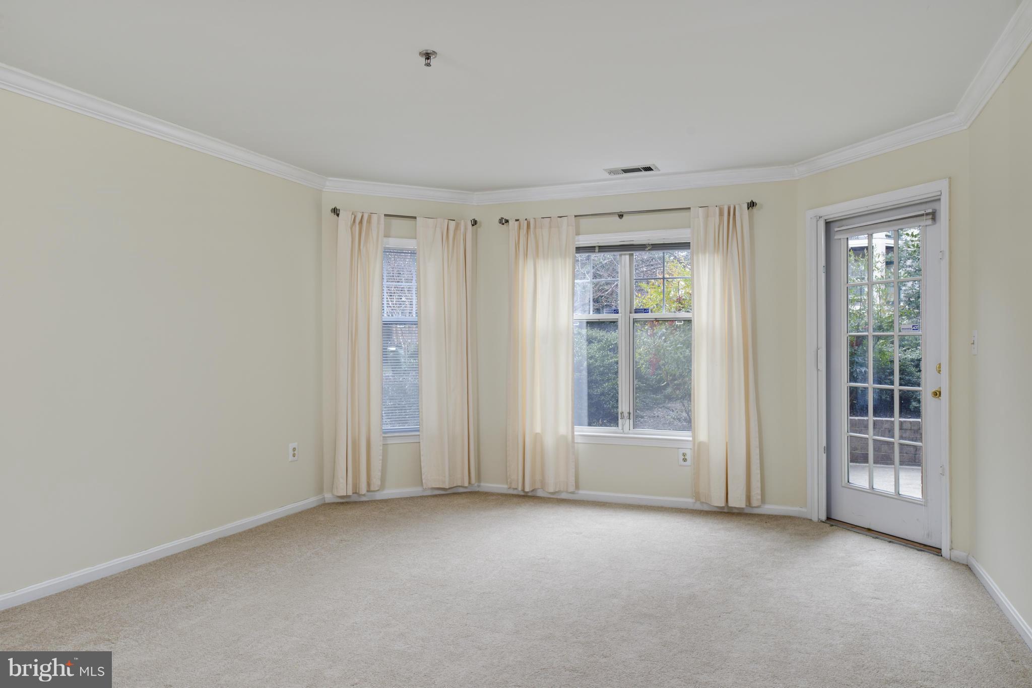 5575 Seminary Road, Unit 103 Falls Church, VA 22041 - Photo 6 of 22 Living Room