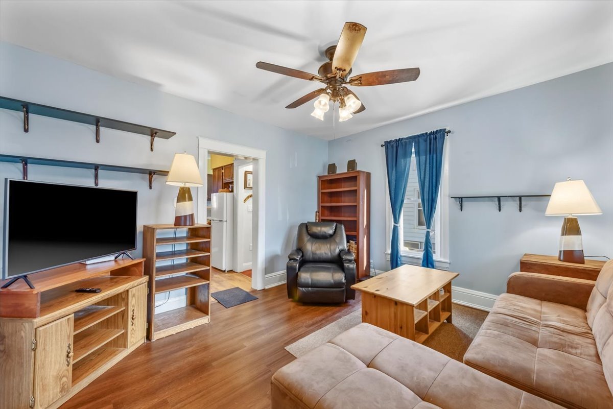 122 North Stott Street Genoa, IL 60135 - Photo 4 of 44