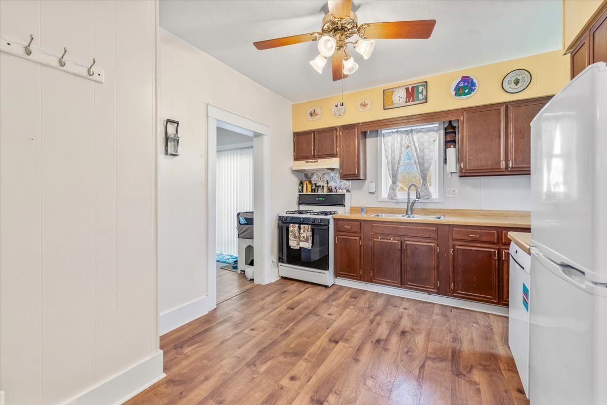 122 North Stott Street Genoa, IL 60135 - Photo 6 of 44