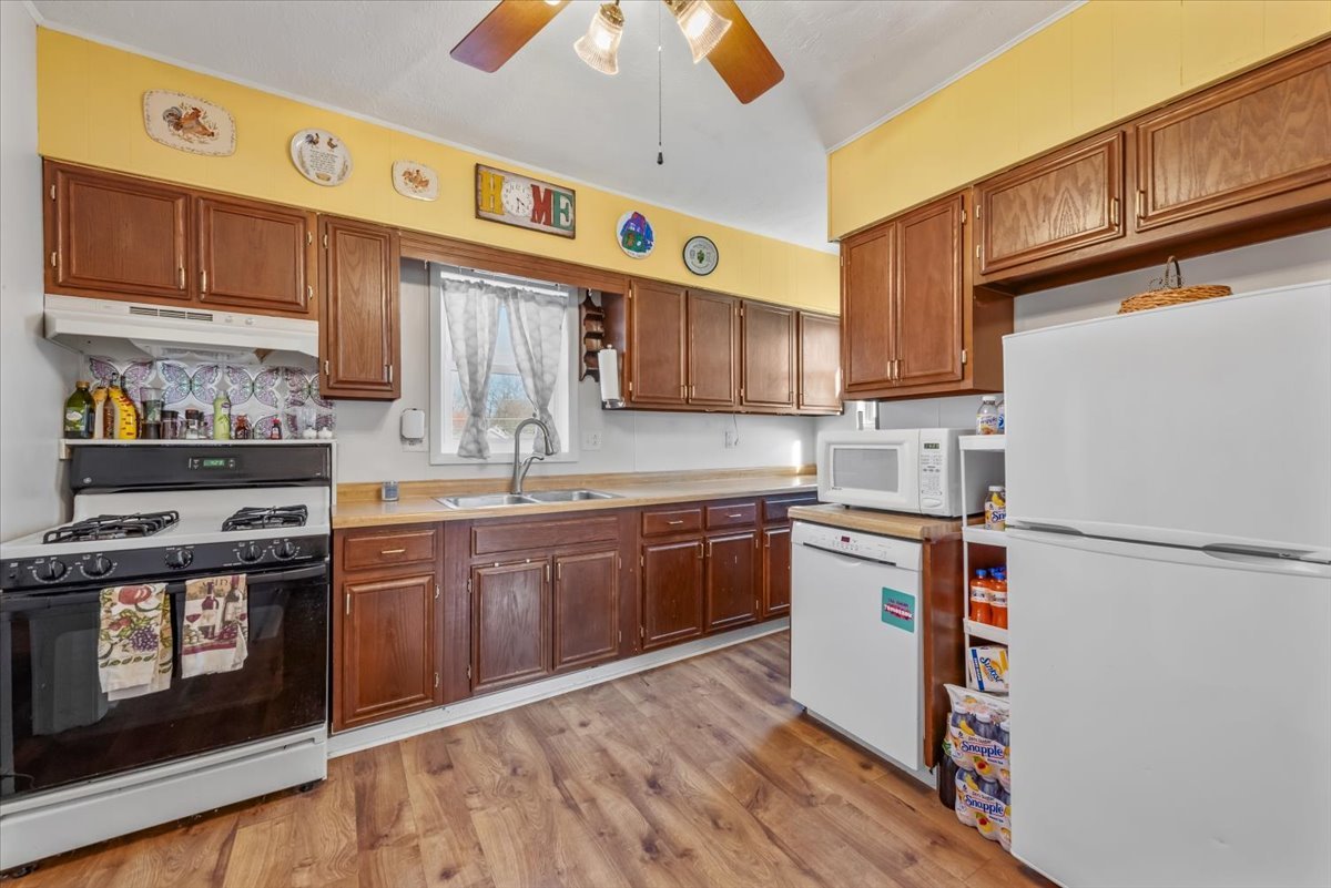 122 North Stott Street Genoa, IL 60135 - Photo 7 of 44