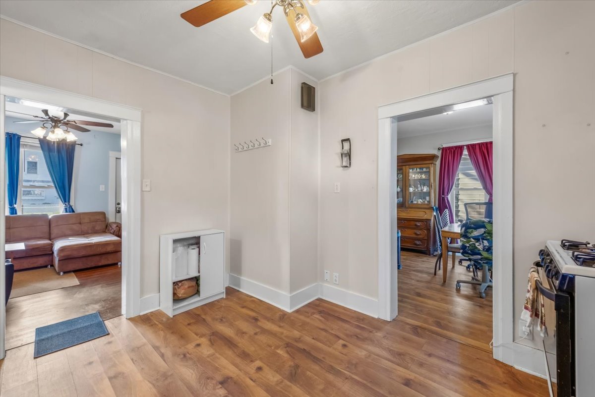 122 North Stott Street Genoa, IL 60135 - Photo 9 of 44