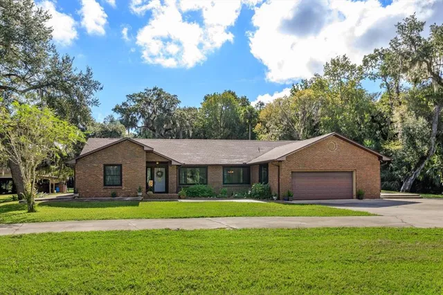 $794,900 | 583 Winona Drive, Geneva, FL 32732