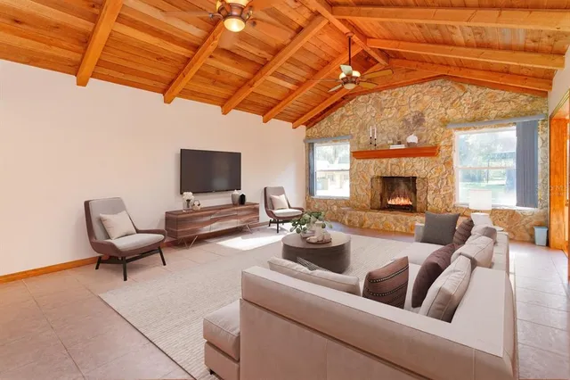 $794,900 | 583 Winona Drive, Geneva, FL 32732