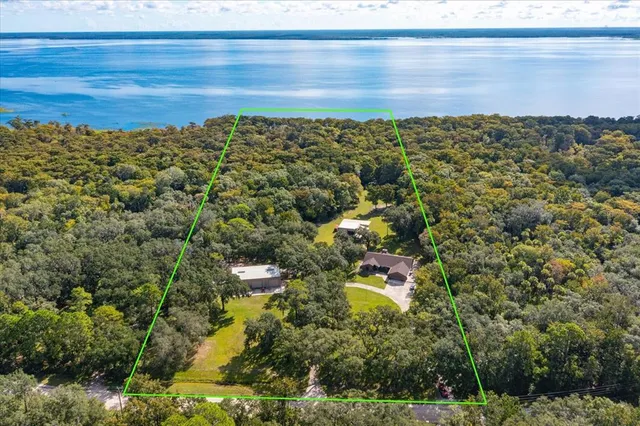 $794,900 | 583 Winona Drive, Geneva, FL 32732