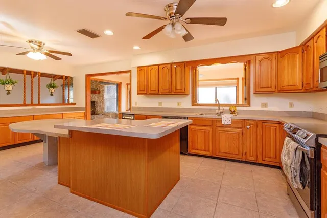 $794,900 | 583 Winona Drive, Geneva, FL 32732