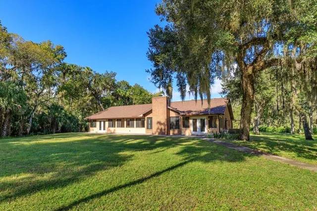 $794,900 | 583 Winona Drive, Geneva, FL 32732