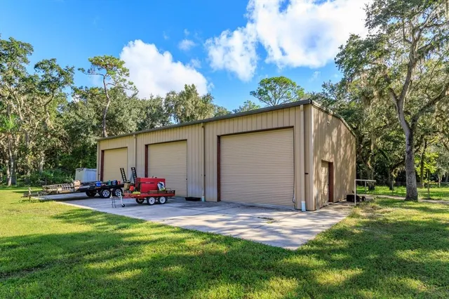 $794,900 | 583 Winona Drive, Geneva, FL 32732
