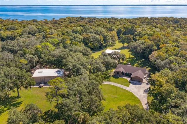 $794,900 | 583 Winona Drive, Geneva, FL 32732