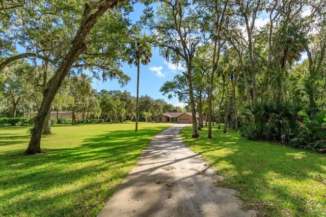 $794,900 | 583 Winona Drive, Geneva, FL 32732