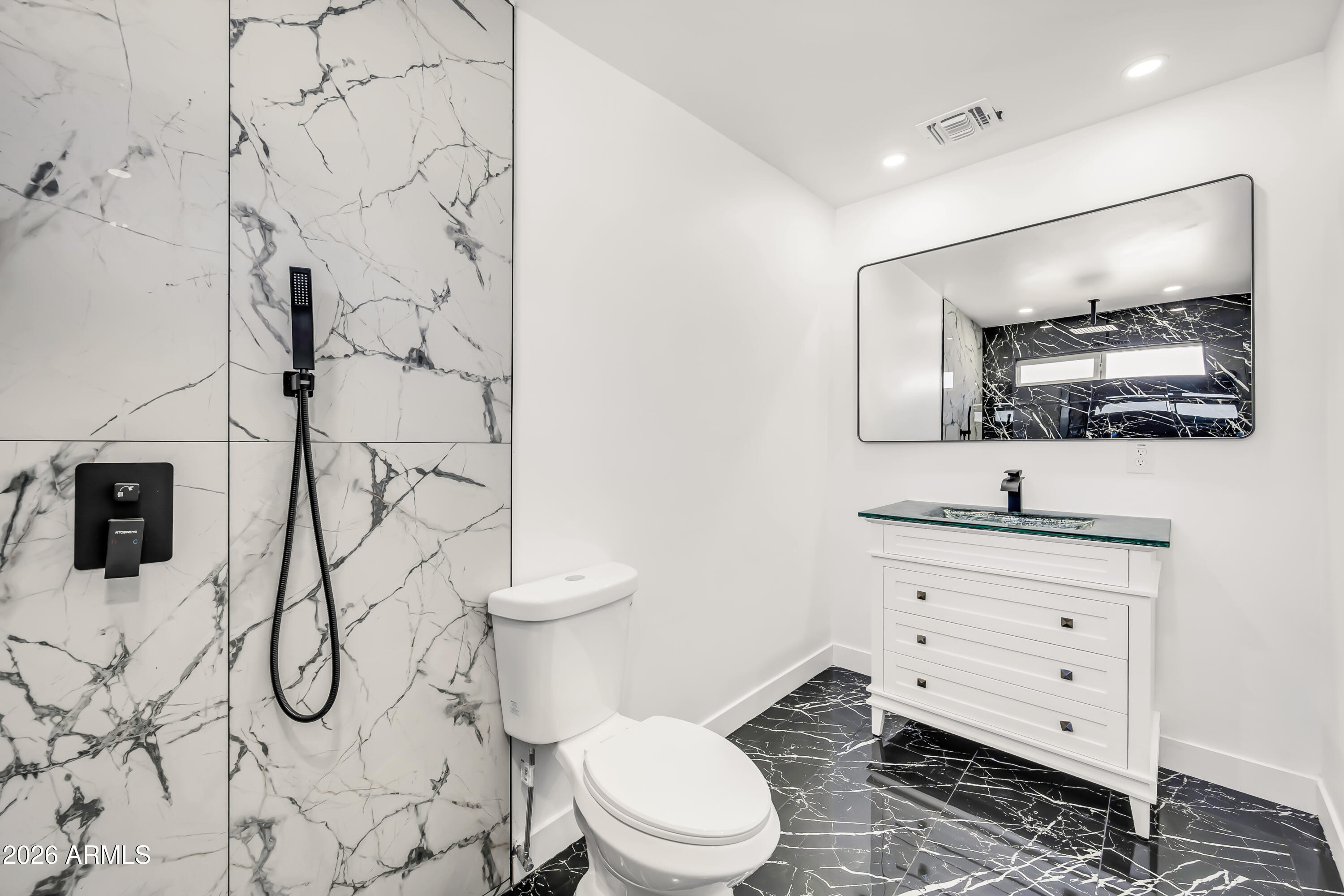 2813 North Greenfield Road Phoenix, AZ 85006 - Photo 13 of 31 2813 N Greenfield Rd-9