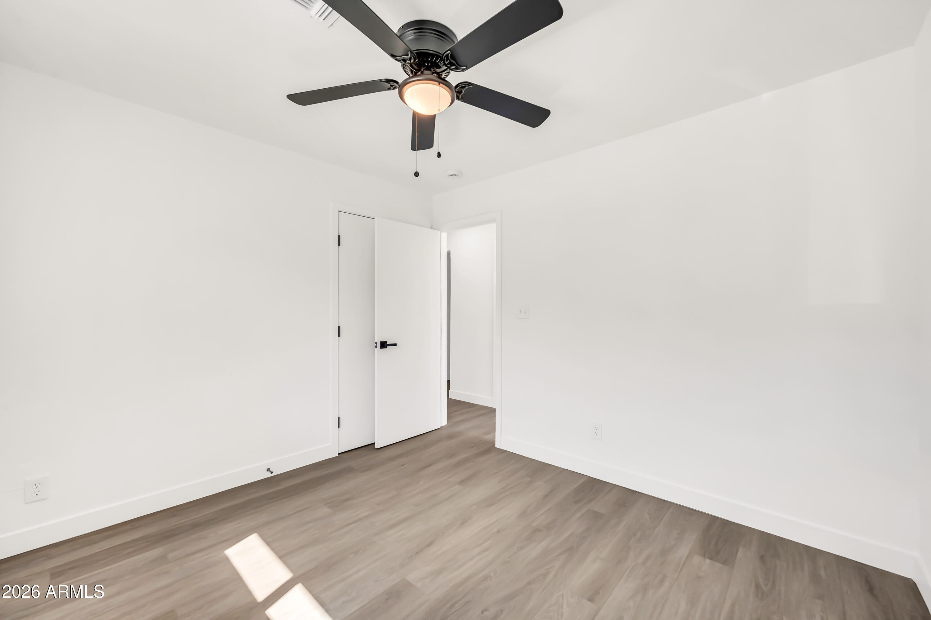 2813 North Greenfield Road Phoenix, AZ 85006 - Photo 18 of 31 2813 N Greenfield Rd-13