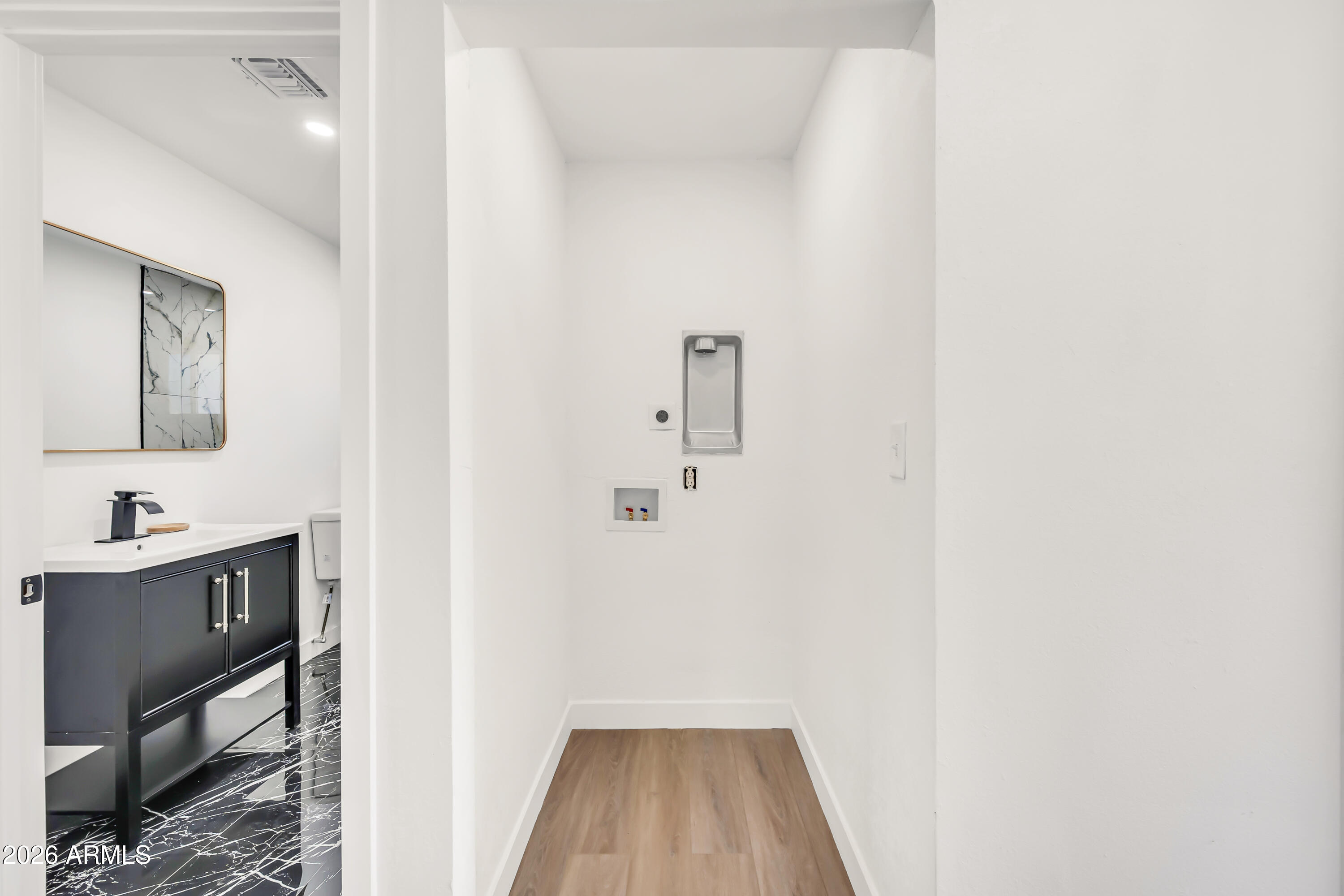 2813 North Greenfield Road Phoenix, AZ 85006 - Photo 21 of 31 2813 N Greenfield Rd-16