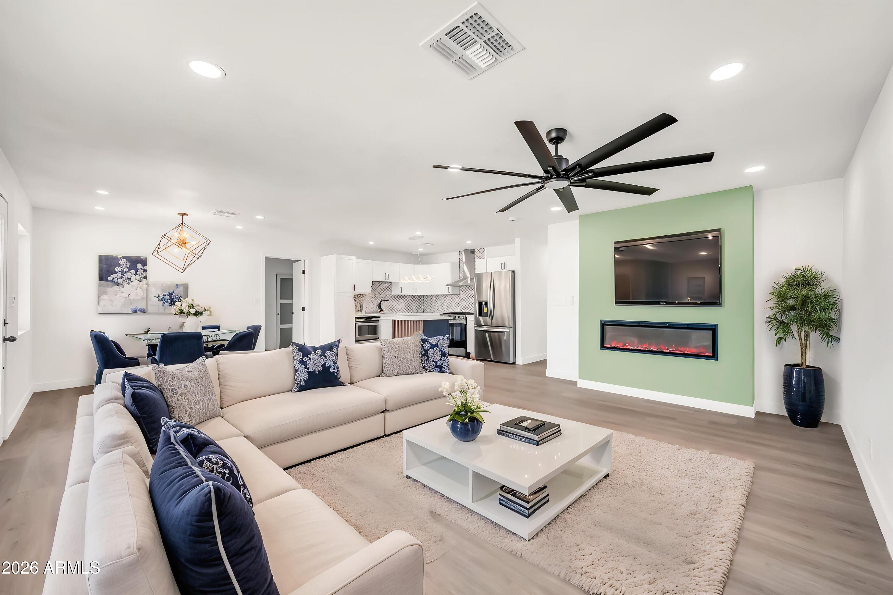 2813 North Greenfield Road Phoenix, AZ 85006 - Photo 4 of 31 2813 N Greenfield Rd VS 1