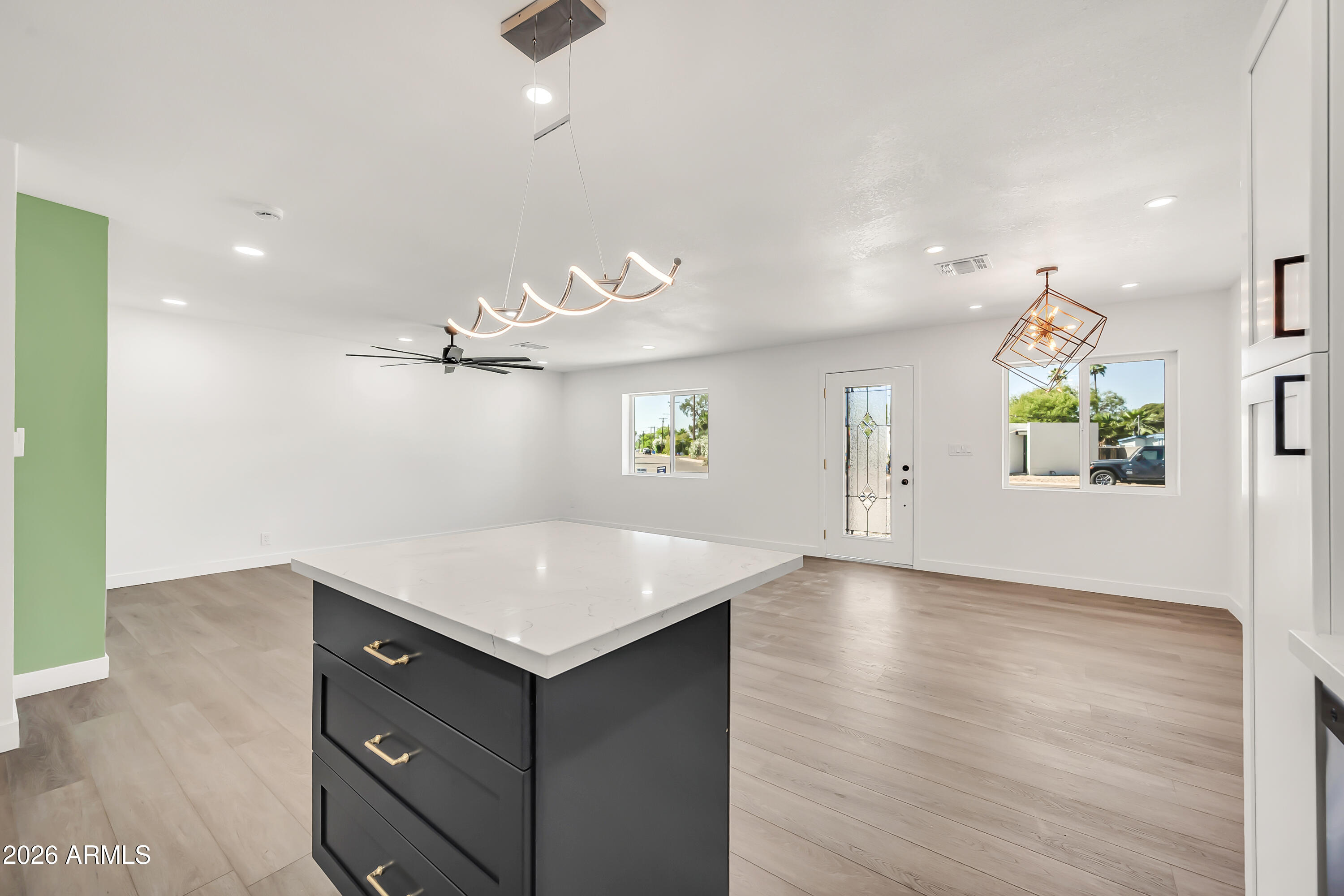 2813 North Greenfield Road Phoenix, AZ 85006 - Photo 5 of 31 2813 N Greenfield Rd-8