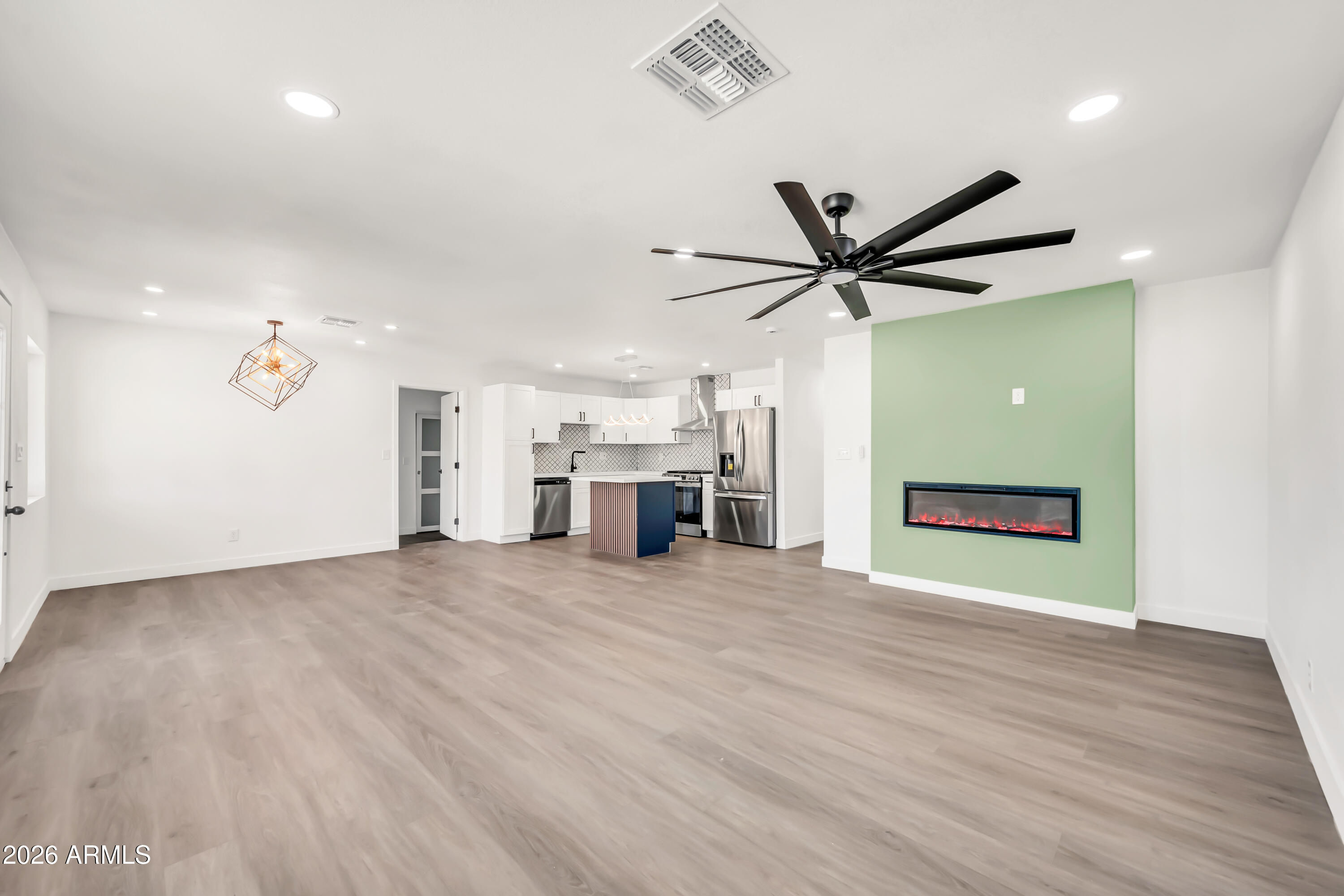 2813 North Greenfield Road Phoenix, AZ 85006 - Photo 6 of 31 2813 N Greenfield Rd-4