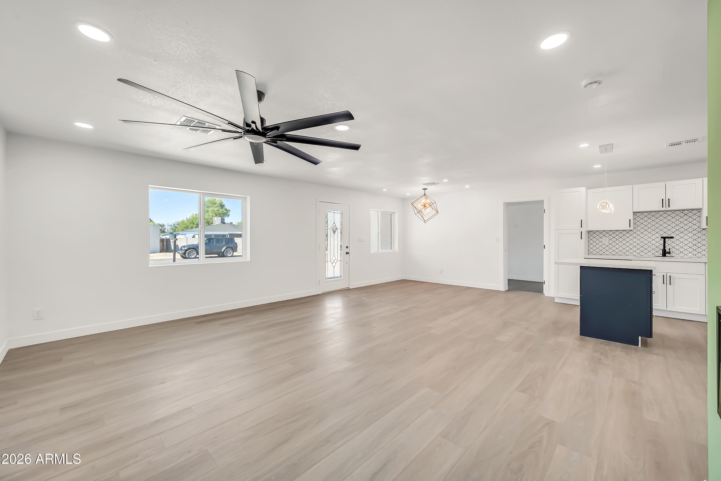 2813 North Greenfield Road Phoenix, AZ 85006 - Photo 8 of 31 2813 N Greenfield Rd-5