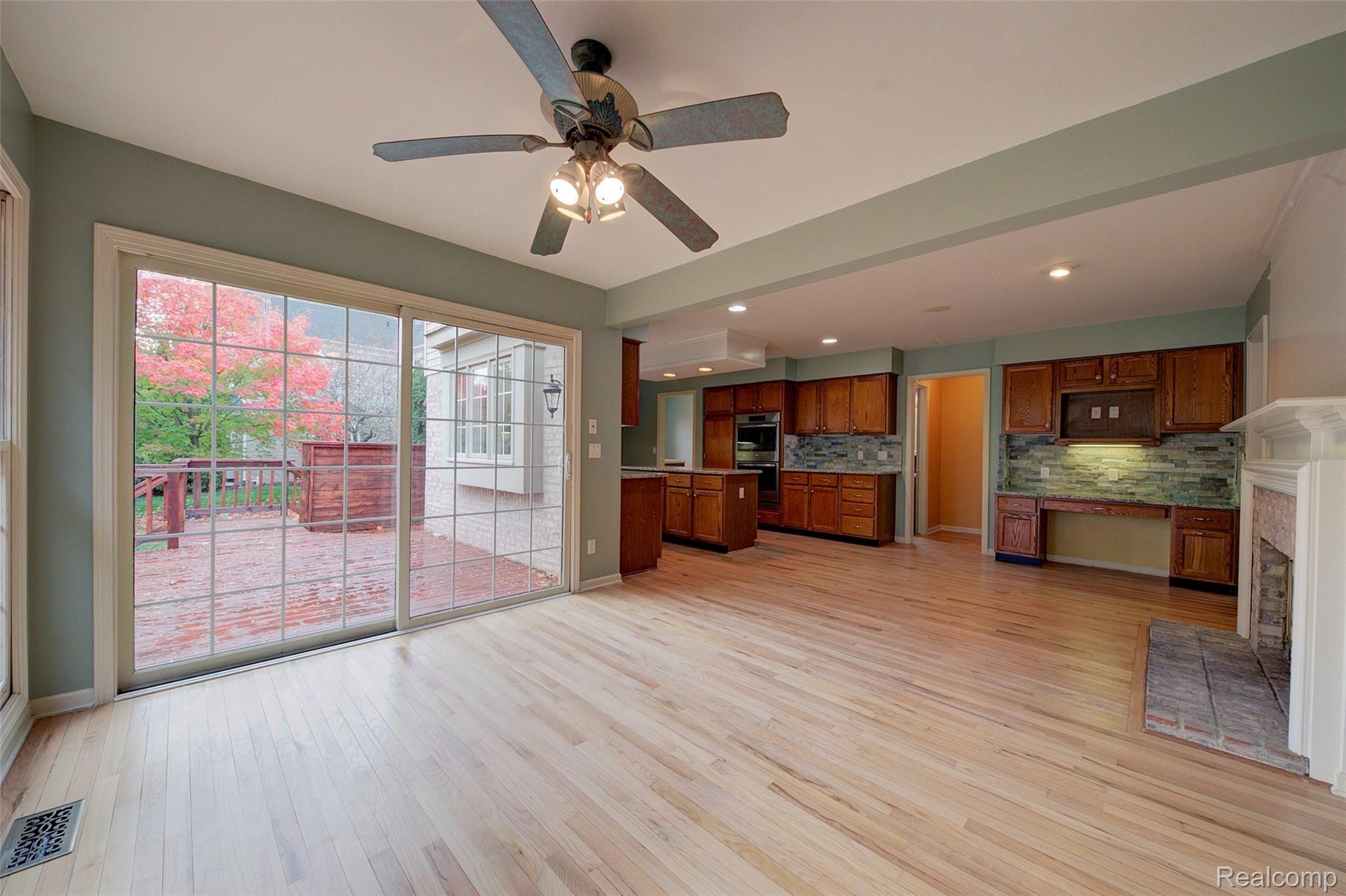 46902 Mornington Road Canton, MI 48188 - Photo 19 of 76 19 Eat In Kitchen.jpg
