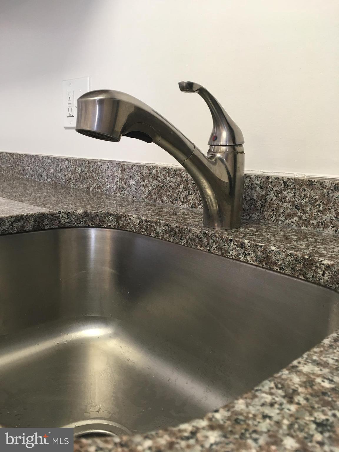 4777 Melbourne Road Baltimore, MD 21229 - Photo 6 of 29 Kitchen