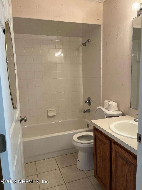 2805 Unison Court Middleburg, FL 32068 - Photo 4 of 6 a bathroom with a sink a toilet and shower