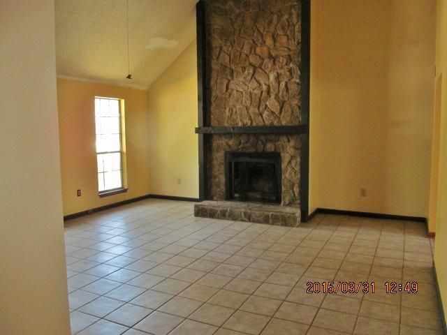 107 Iron Road Summerville, SC 29486 - Photo 2 of 19 living.JPG