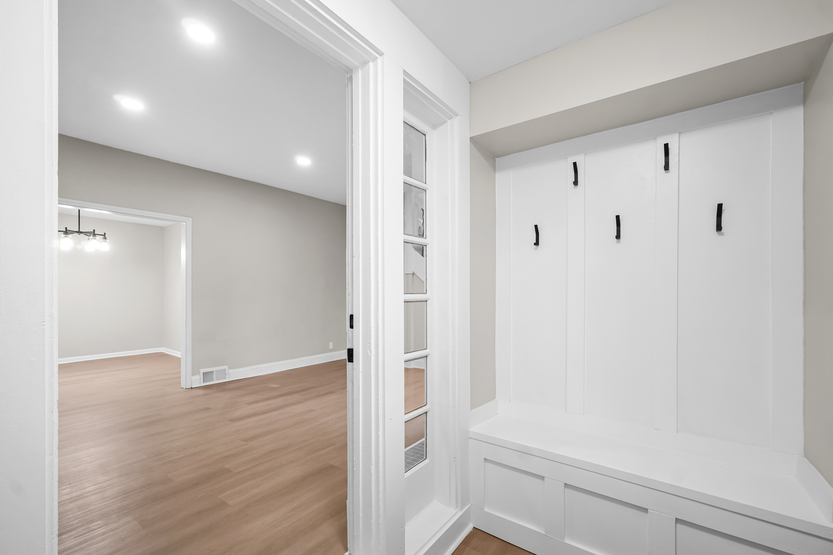 709 South Riverside Drive Villa Park, IL 60181 - Photo 4 of 26