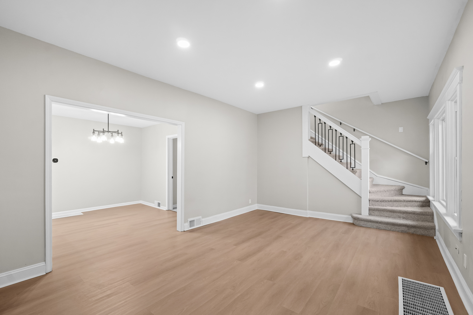 709 South Riverside Drive Villa Park, IL 60181 - Photo 5 of 26