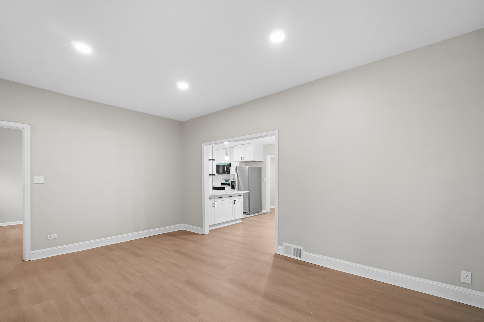 709 South Riverside Drive Villa Park, IL 60181 - Photo 6 of 26