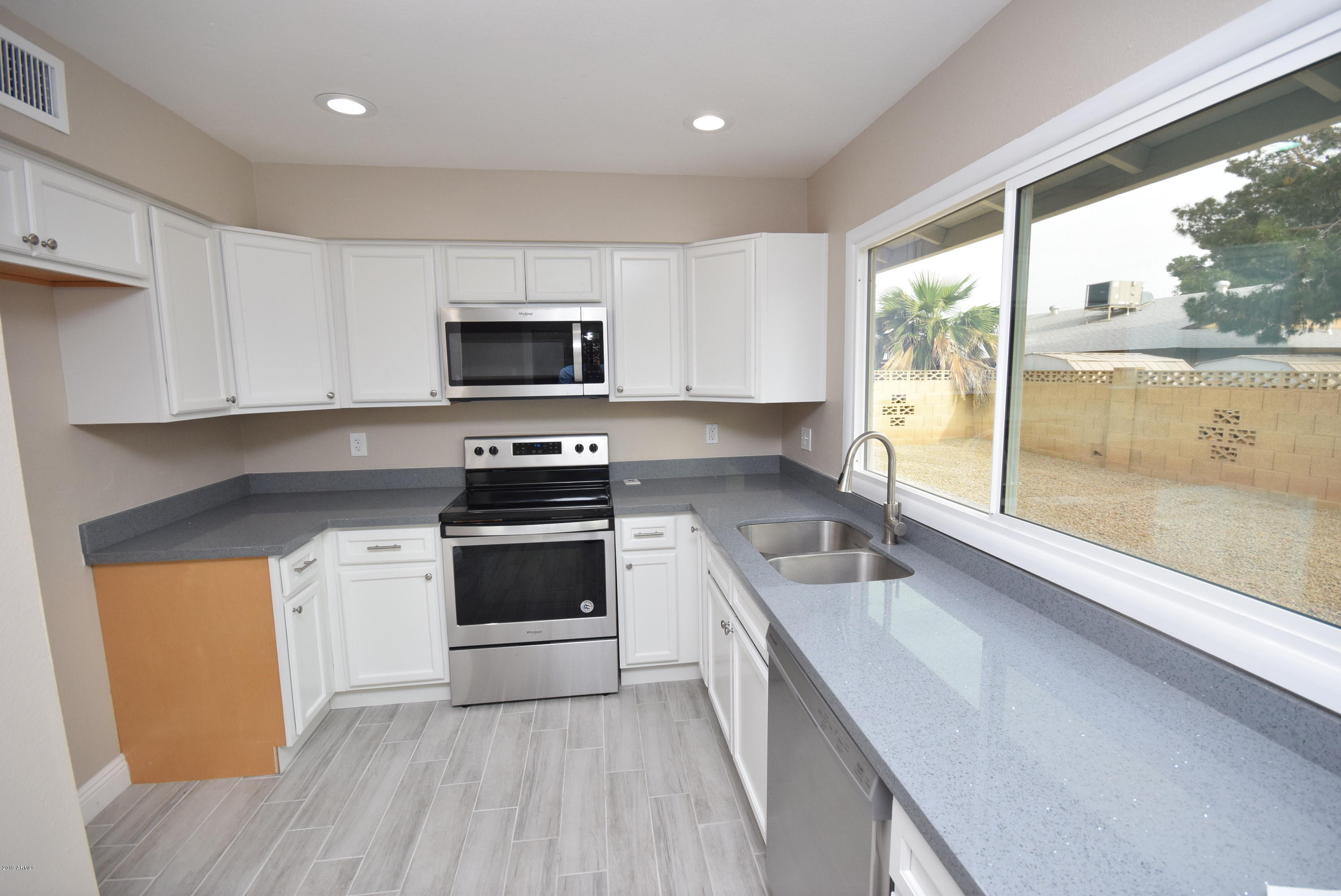 3535 West Greenway Road Phoenix, AZ 85053 - Photo 7 of 17 Kitchen