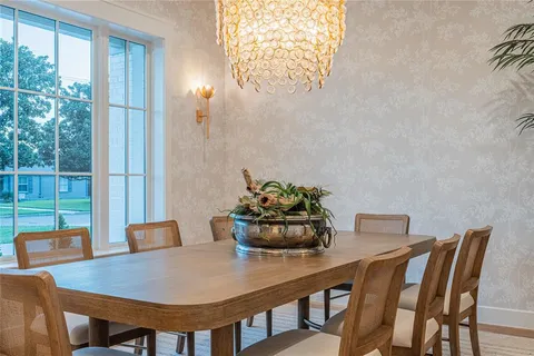 a view of livingroom with furniture and windows