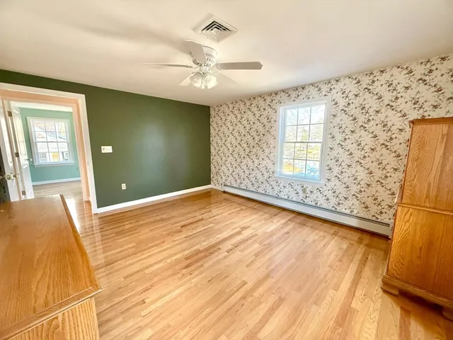 $900,000 | 10 Indian Point Road, Webster, MA 01570