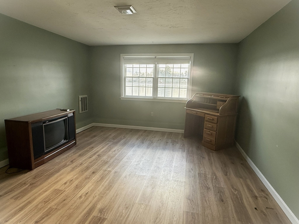 10 Indian Point Road Webster, MA 01570 - Photo 31 of 42