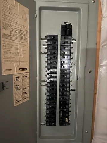 $900,000 | 10 Indian Point Road, Webster, MA 01570