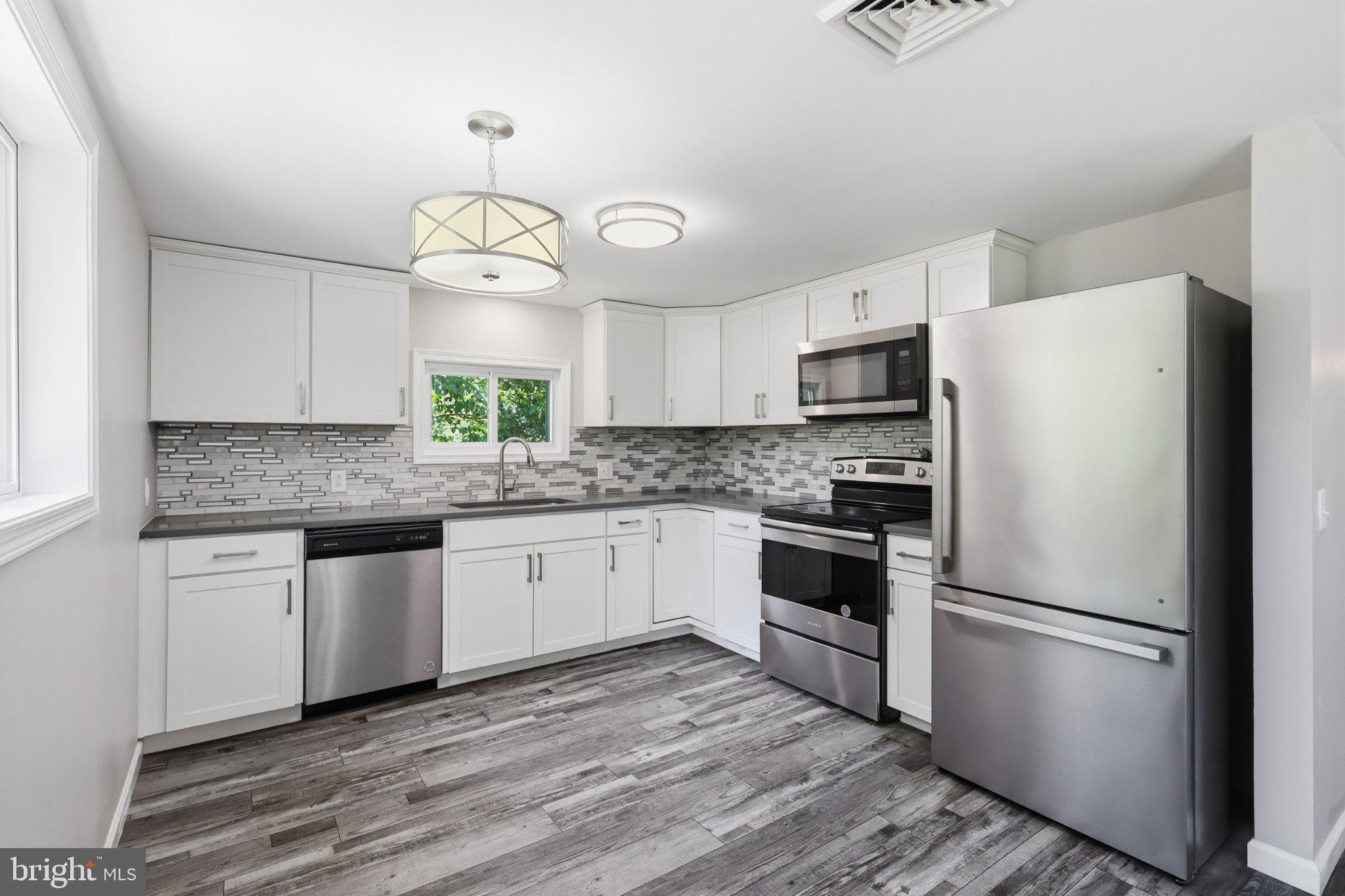 125 Ashland Drive Ridgeley, WV 26753 - Photo 8 of 41 Modern kitchen with sleek finishes.