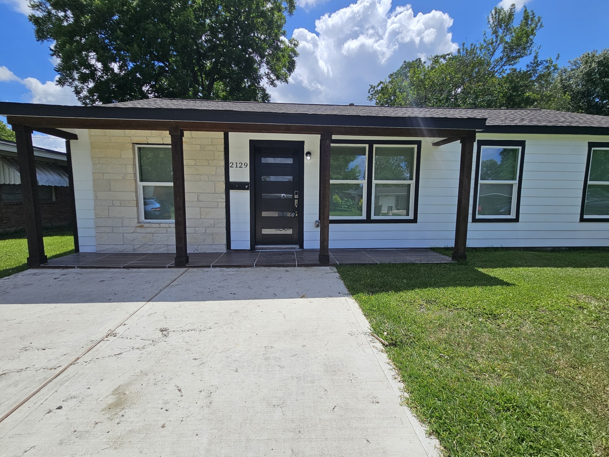 2129 Raspberry Lane Pasadena, TX 77502 - Photo 5 of 30