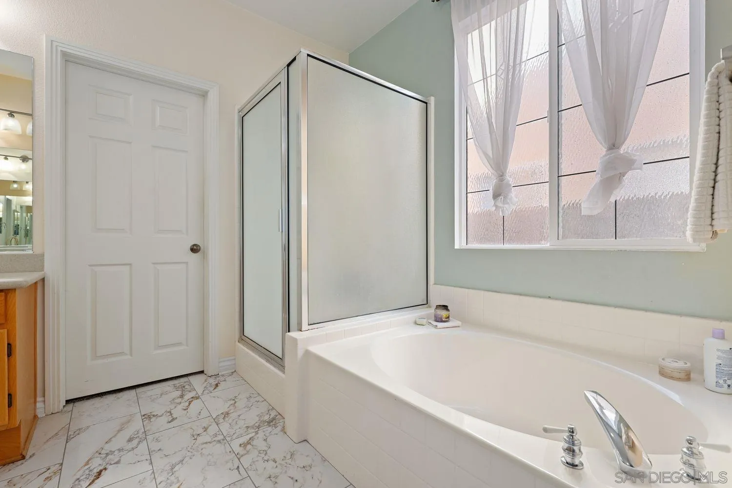 554 Poets Square Fallbrook, CA 92028 - Photo 14 of 28 a white bath tub sitting next to a window