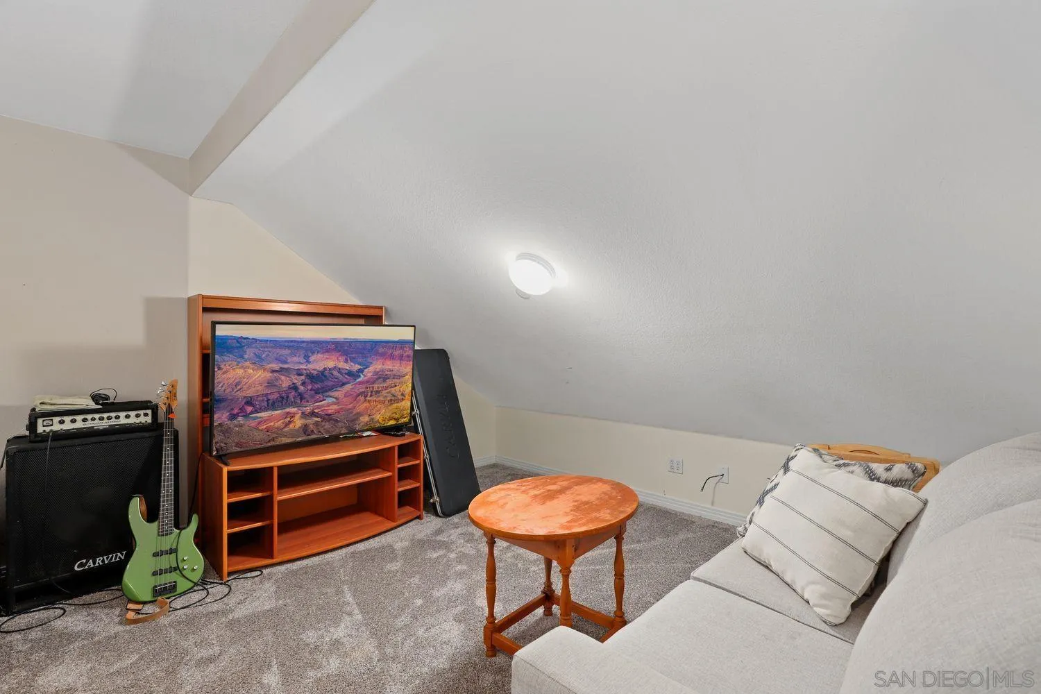 554 Poets Square Fallbrook, CA 92028 - Photo 20 of 28 a living room with furniture