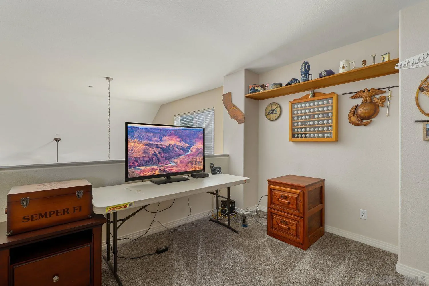 554 Poets Square Fallbrook, CA 92028 - Photo 22 of 28 a living room with furniture