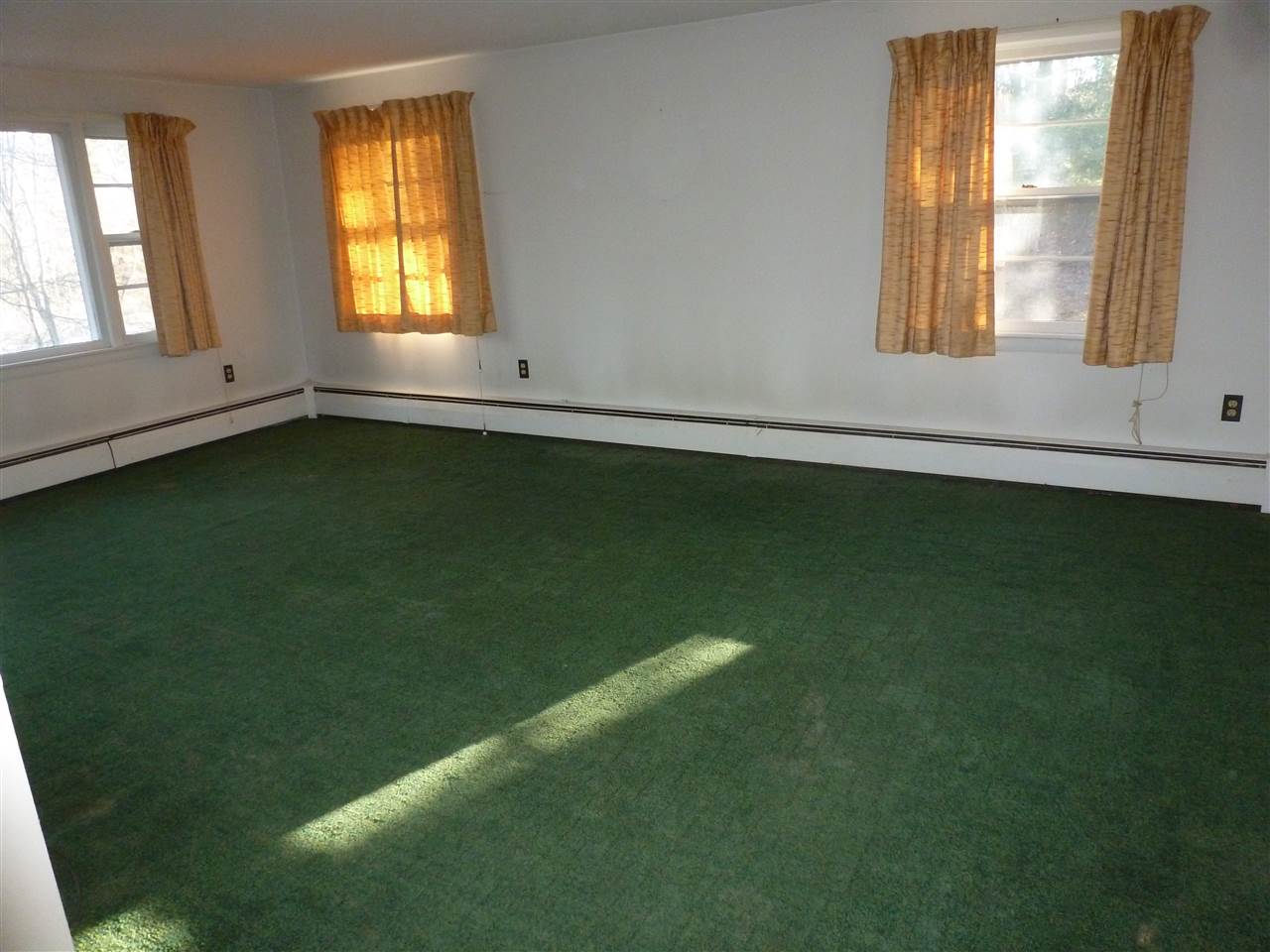 109 Page Road Litchfield, NH 03052 - Photo 3 of 25