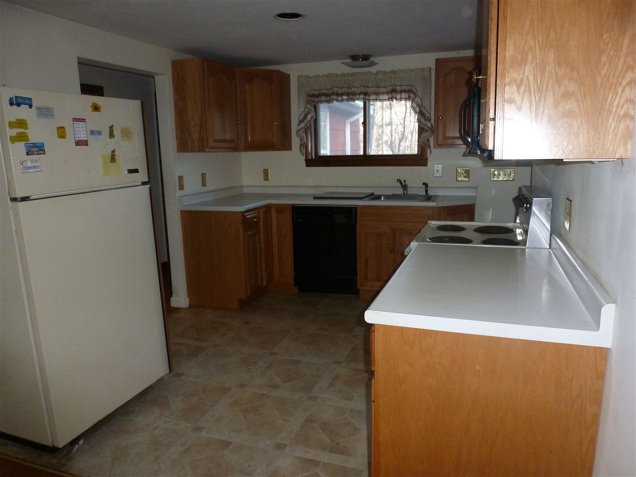 109 Page Road Litchfield, NH 03052 - Photo 8 of 25