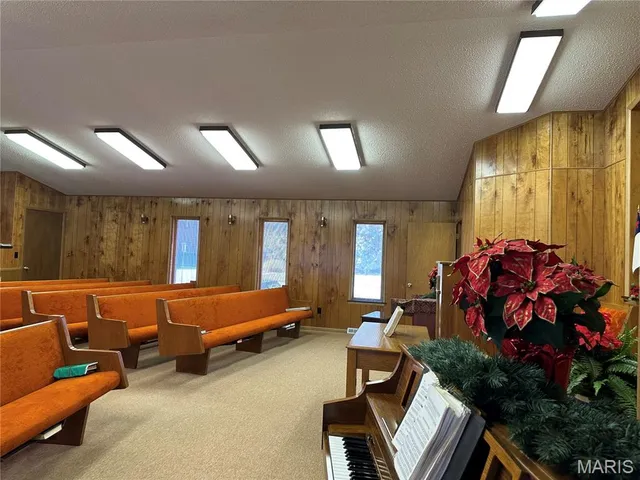 $130,000 | 111 West Monroe Avenue, Owensville, MO 65066