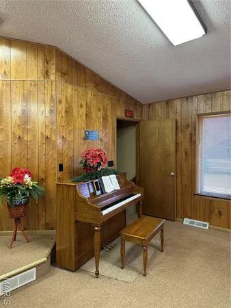 $130,000 | 111 West Monroe Avenue, Owensville, MO 65066