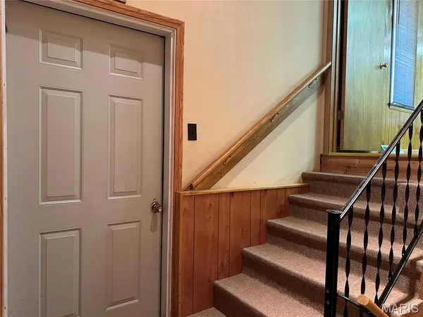 $130,000 | 111 West Monroe Avenue, Owensville, MO 65066